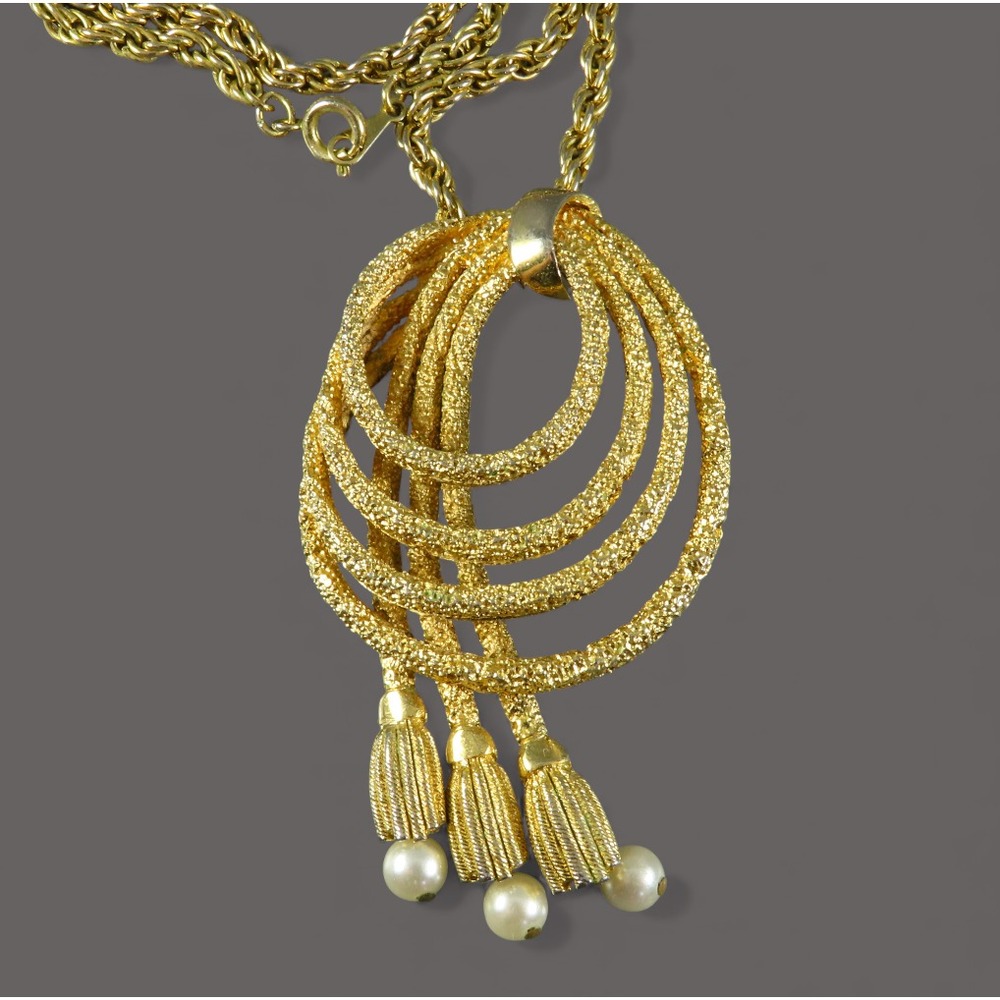 VTG Gold Tone TEXTURED ROPE PENDANT Tassel Fringe Faux Pearls CHAIN NECKLACE 24"